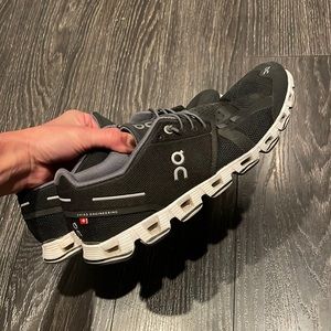 On cloud women running shoes 9